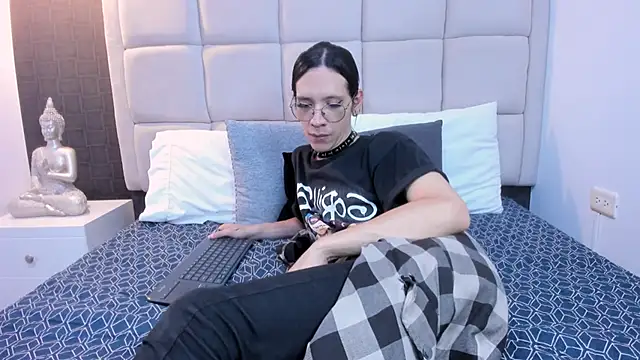 Hecatee 77 online show from 02-21-25, 08:05