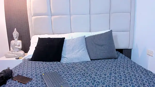 Hecatee 77 online show from 02-25-25, 07:25