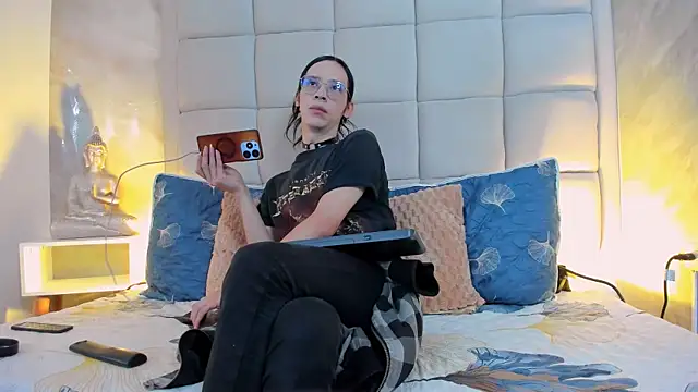 Hecatee 77 online show from 10-05-25, 07:45