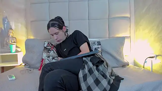 Hecatee 77 online show from 10-31-25, 08:10