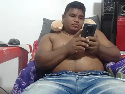 PONSE LATINO online show from 11-25-25, 03:23