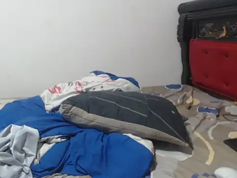 Snapshot of PONSE_LATINO chatting on 04-15-26, 01:56 PONSE LATINO online show from 04-15-26, 01:56