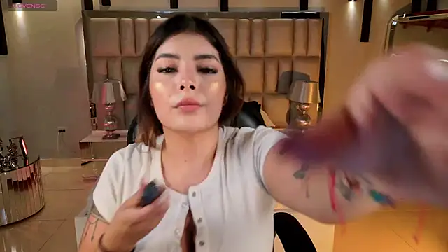 Snapshot of LisaMonroe_ chatting on 04-25-26, 06:16 LisaMonroe online show from 04-25-26, 06:16