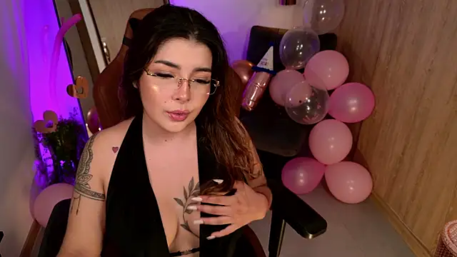 Snapshot of LisaMonroe_ chatting on 05-14-26, 08:37 LisaMonroe online show from 05-14-26, 08:37