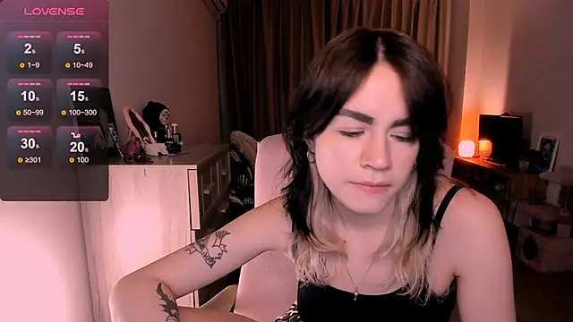 Snapshot of _selectrra chatting on 03-10-25, 02:48 selectrra online show from 03-10-25, 02:48