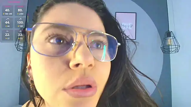 Snapshot of sarita_duque chatting on 06-25-26, 12:31 sarita duque online show from 06-25-26, 12:31