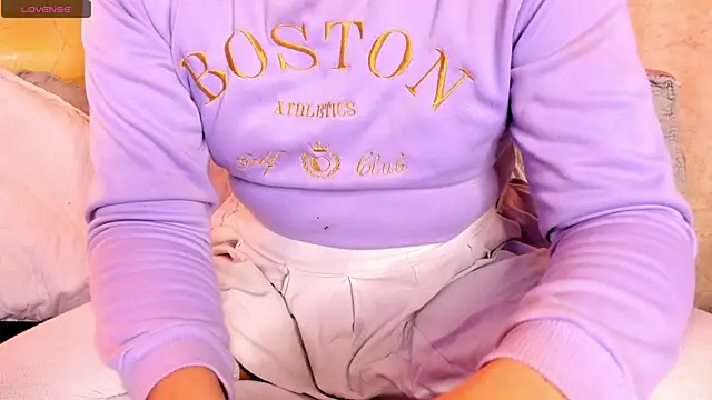 Snapshot of Satuurn_ chatting on 01-13-25, 02:11 Satuurn online show from 01-13-25, 02:11