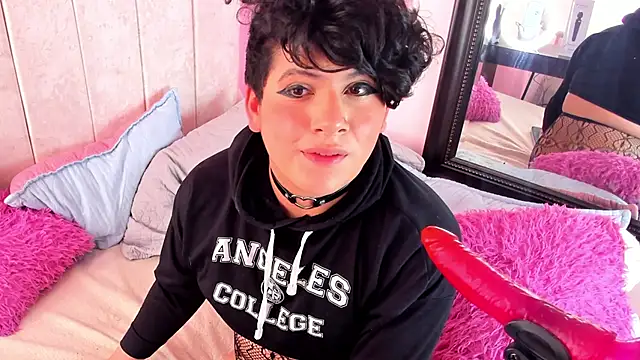 Snapshot of Satuurn_ chatting on 02-15-25, 06:55 Satuurn online show from 02-15-25, 06:55