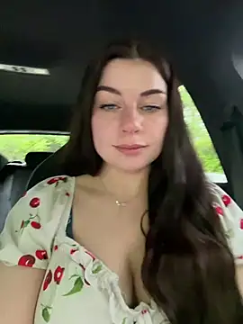 Snapshot of EllyNora chatting on 05-31-26, 04:03 EllyNora online show from 05-31-26, 04:03