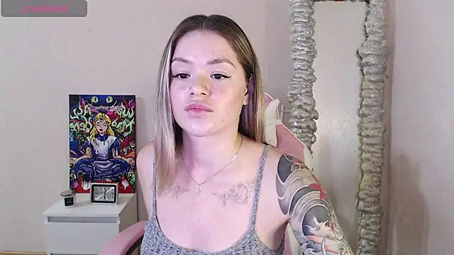 Snapshot of miaacatt chatting on 10-21-25, 11:22 miaacatt online show from 10-21-25, 11:22