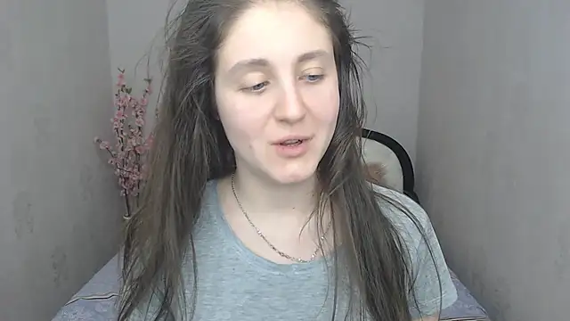 Snapshot of Holliy_Cooper chatting on 02-05-25, 02:48 Holliy Cooper online show from 02-05-25, 02:48