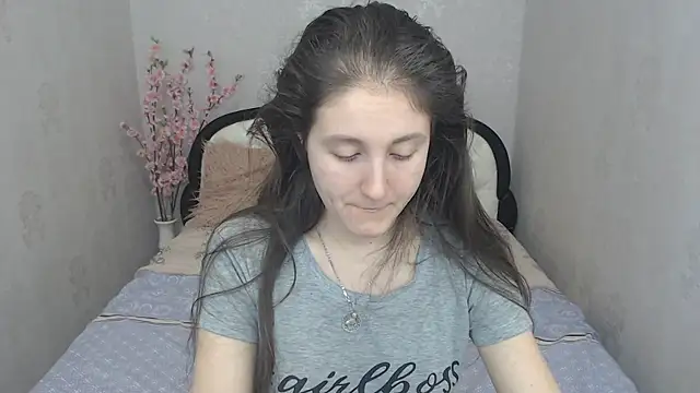 Snapshot of Holliy_Cooper chatting on 02-06-25, 07:24 Holliy Cooper online show from 02-06-25, 07:24