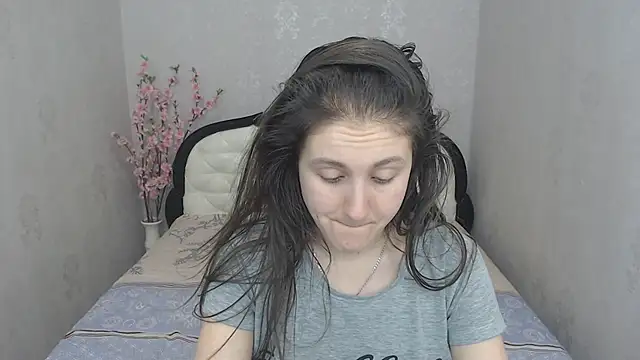 Snapshot of Holliy_Cooper chatting on 02-06-25, 01:43 Holliy Cooper online show from 02-06-25, 01:43