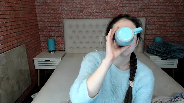 Snapshot of Holliy_Cooper chatting on 02-08-25, 09:35 Holliy Cooper online show from 02-08-25, 09:35