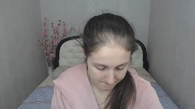 Snapshot of Holliy_Cooper chatting on 02-13-25, 03:03 Holliy Cooper online show from 02-13-25, 03:03