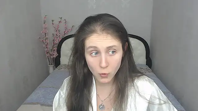 Snapshot of Holliy_Cooper chatting on 02-19-25, 08:41 Holliy Cooper online show from 02-19-25, 08:41