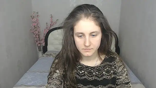 Snapshot of Holliy_Cooper chatting on 03-05-25, 12:44 Holliy Cooper online show from 03-05-25, 12:44