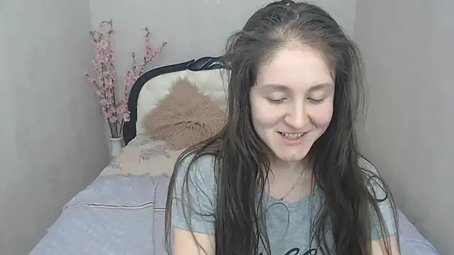 Snapshot of Holliy_Cooper chatting on 03-06-25, 12:41 Holliy Cooper online show from 03-06-25, 12:41