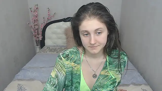 Snapshot of Holliy_Cooper chatting on 03-12-25, 04:24 Holliy Cooper online show from 03-12-25, 04:24