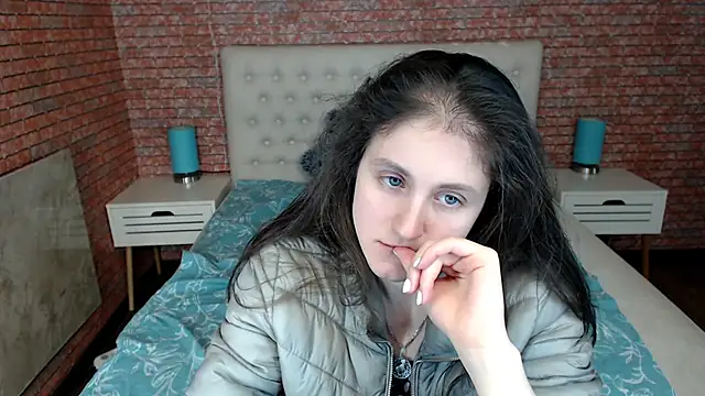 Snapshot of Holliy_Cooper chatting on 03-17-25, 04:54 Holliy Cooper online show from 03-17-25, 04:54