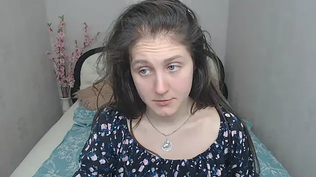 Snapshot of Holliy_Cooper chatting on 03-19-25, 02:35 Holliy Cooper online show from 03-19-25, 02:35