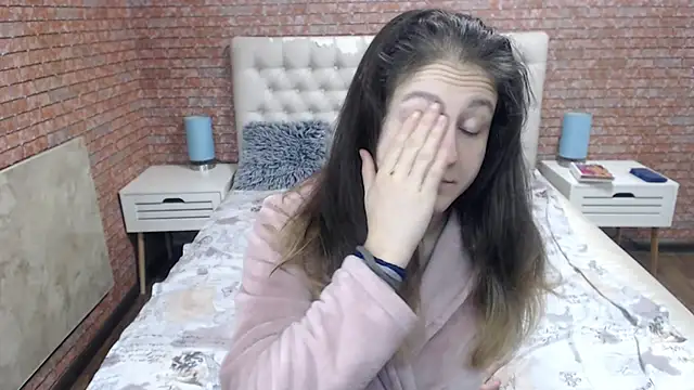 Snapshot of Holliy_Cooper chatting on 09-18-25, 07:43 Holliy Cooper online show from 09-18-25, 07:43