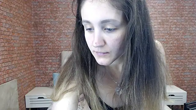 Snapshot of Holliy_Cooper chatting on 10-04-25, 11:41 Holliy Cooper online show from 10-04-25, 11:41