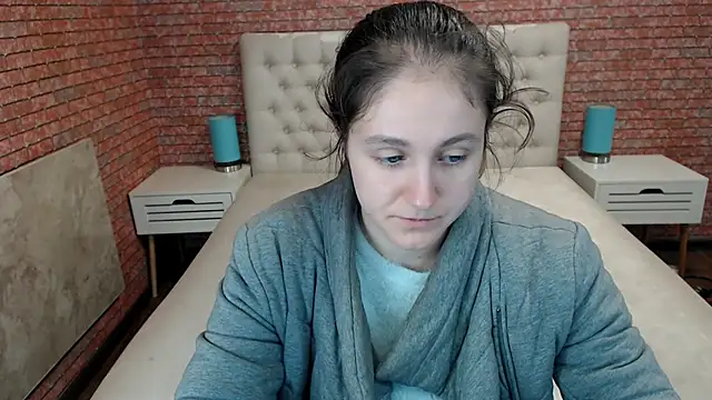 Snapshot of Holliy_Cooper chatting on 10-13-25, 07:30 Holliy Cooper online show from 10-13-25, 07:30