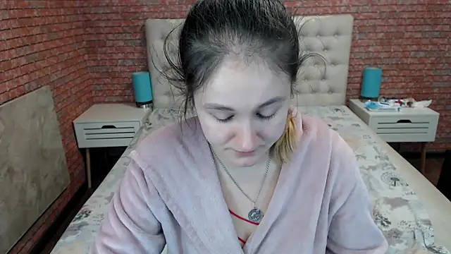 Snapshot of Holliy_Cooper chatting on 10-15-25, 07:52 Holliy Cooper online show from 10-15-25, 07:52