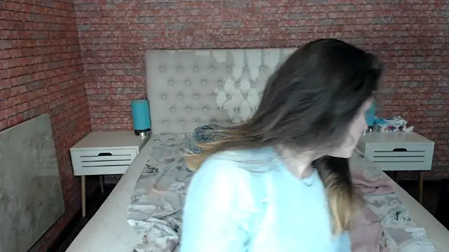 Snapshot of Holliy_Cooper chatting on 10-16-25, 07:53 Holliy Cooper online show from 10-16-25, 07:53