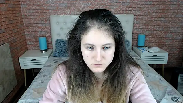 Snapshot of Holliy_Cooper chatting on 10-19-25, 07:53 Holliy Cooper online show from 10-19-25, 07:53