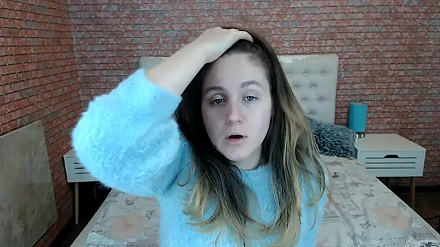 Snapshot of Holliy_Cooper chatting on 10-22-25, 06:35 Holliy Cooper online show from 10-22-25, 06:35