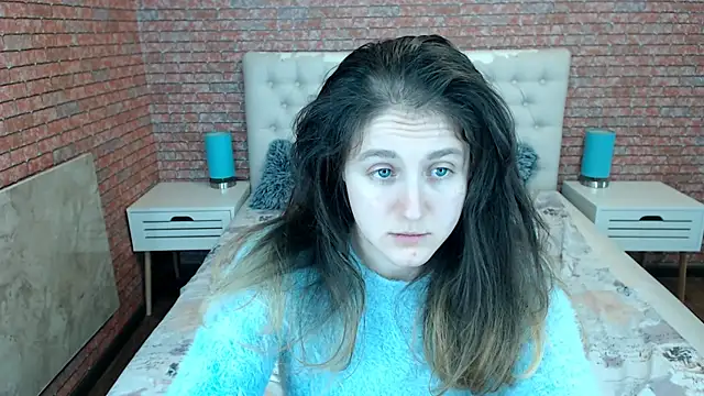 Snapshot of Holliy_Cooper chatting on 10-25-25, 08:00 Holliy Cooper online show from 10-25-25, 08:00