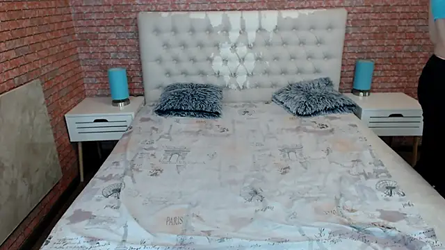 Snapshot of Holliy_Cooper chatting on 10-31-25, 07:20 Holliy Cooper online show from 10-31-25, 07:20