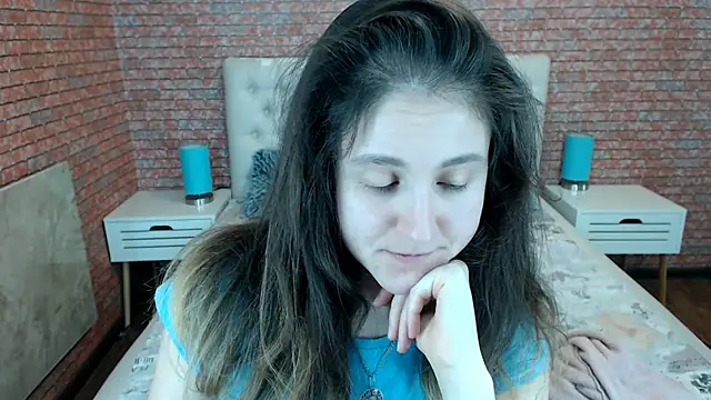 Snapshot of Holliy_Cooper chatting on 11-10-25, 08:24 Holliy Cooper online show from 11-10-25, 08:24