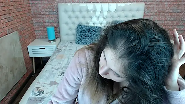 Snapshot of Holliy_Cooper chatting on 11-11-25, 10:04 Holliy Cooper online show from 11-11-25, 10:04