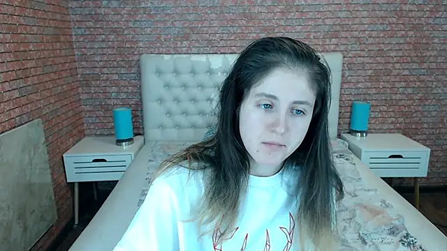 Snapshot of Holliy_Cooper chatting on 11-12-25, 08:26 Holliy Cooper online show from 11-12-25, 08:26