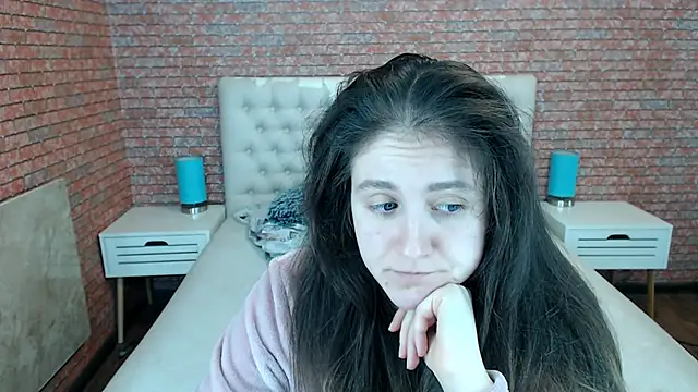 Snapshot of Holliy_Cooper chatting on 11-14-25, 08:02 Holliy Cooper online show from 11-14-25, 08:02