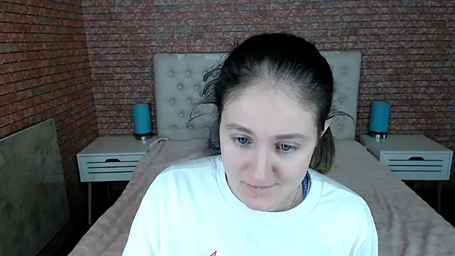 Snapshot of Holliy_Cooper chatting on 11-20-25, 08:36 Holliy Cooper online show from 11-20-25, 08:36