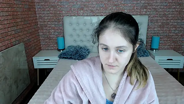 Snapshot of Holliy_Cooper chatting on 11-21-25, 08:13 Holliy Cooper online show from 11-21-25, 08:13