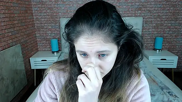 Snapshot of Holliy_Cooper chatting on 11-25-25, 09:20 Holliy Cooper online show from 11-25-25, 09:20