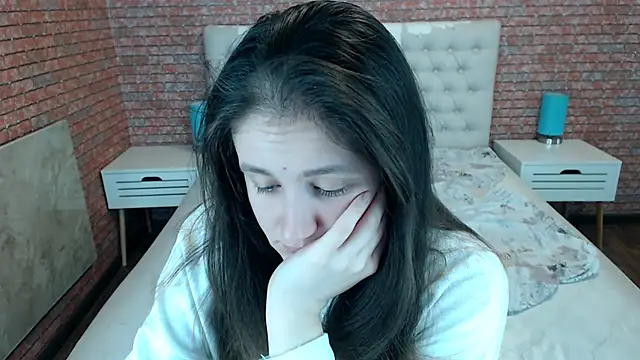 Snapshot of Holliy_Cooper chatting on 11-28-25, 08:50 Holliy Cooper online show from 11-28-25, 08:50