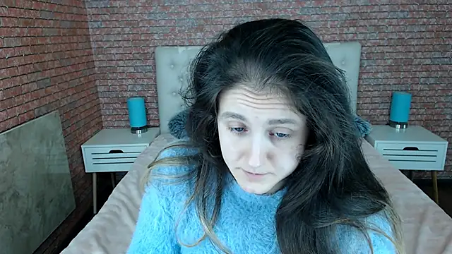 Snapshot of Holliy_Cooper chatting on 12-02-25, 06:52 Holliy Cooper online show from 12-02-25, 06:52