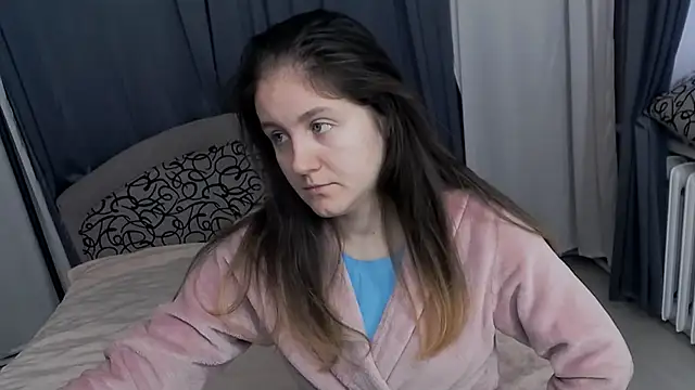 Snapshot of Holliy_Cooper chatting on 12-05-25, 10:35 Holliy Cooper online show from 12-05-25, 10:35