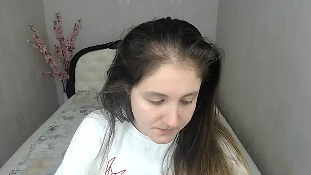 Snapshot of Holliy_Cooper chatting on 12-14-25, 09:47 Holliy Cooper online show from 12-14-25, 09:47