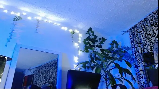 Snapshot of DULCE_ZOE chatting on 02-06-25, 12:43 DULCE ZOE online show from 02-06-25, 12:43