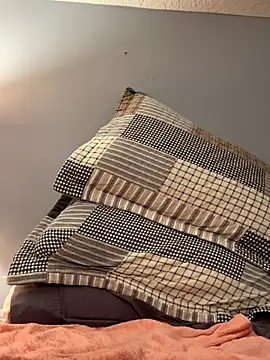 Snapshot of Dylanyes chatting on 09-18-25, 06:26 Dylanyes online show from 09-18-25, 06:26