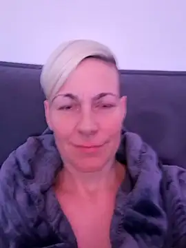 Snapshot of DarleenHot chatting on 12-03-24, 08:17 DarleenHot online show from 12-03-24, 08:17
