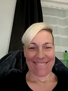Snapshot of DarleenHot chatting on 12-09-24, 07:07 DarleenHot online show from 12-09-24, 07:07