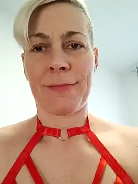 Snapshot of DarleenHot chatting on 01-17-25, 08:56 DarleenHot online show from 01-17-25, 08:56